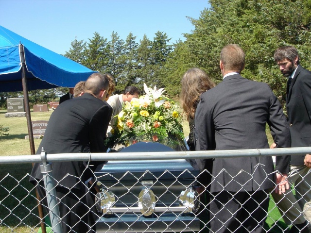 2004-07-29-28 Mom's Funeral.jpg